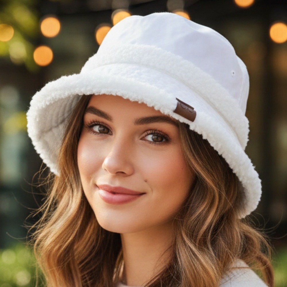 CC Beanie Womens White Faux Leather Sherpa Trim Bucket Hat‎ Winter NWT